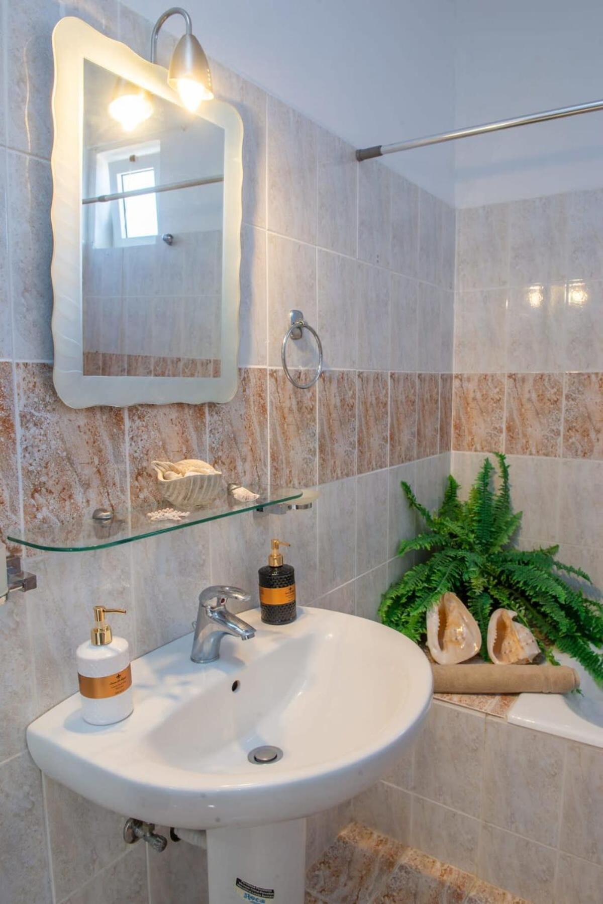 Atlantic Cave Haven-Seaside, Fully Equipped Apartman Kolímbia Kültér fotó